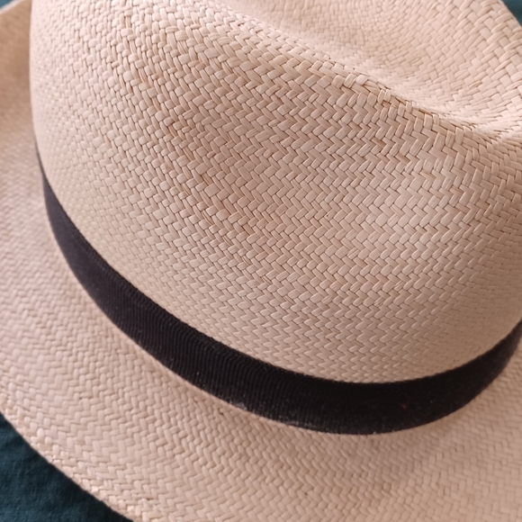Trilby Style Hat Straw Fedora with Black Band Vacay Trends - Picture 6 of 10